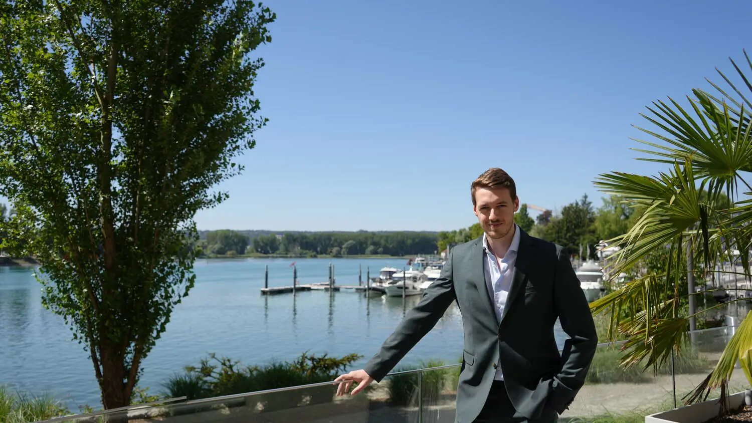 Geschäftsführer von Seepersonal am Bodenseeufer in Konstanz