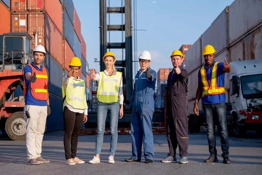 Vorarbeiter-Team im Containerbereich